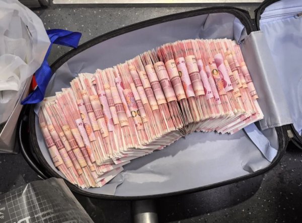 九鼎 近15万元现金，落高铁上了！